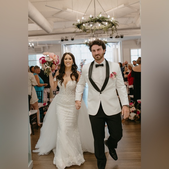 8 Layer Detachable Wedding Tulle Overskirt, Extra Long Bridal Overskirt - Picture 6 of 6